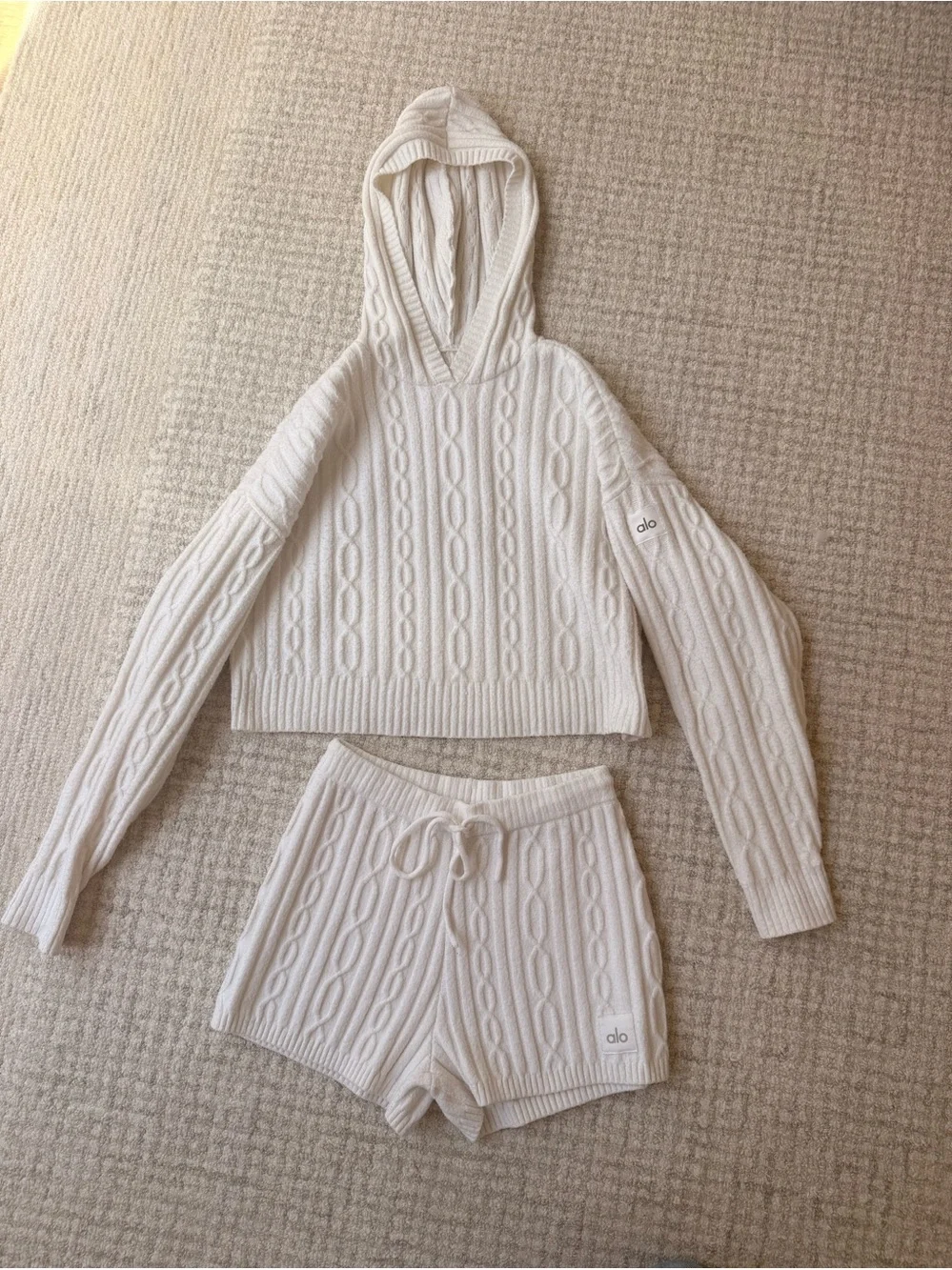 Alo Yoga White Cable Knit Hooded Sweater & Shorts Set XS